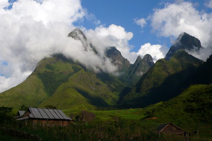 Karst formation mountains dominate the Ma Pi Leng Pass