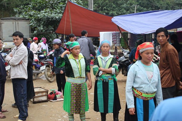 Hmong people in North Vietnam motorbike tour