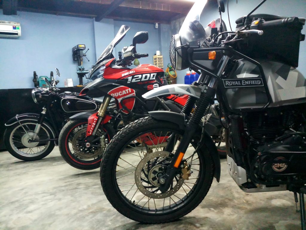 Motorbike Mechanic Moto Laurie In Vietnam