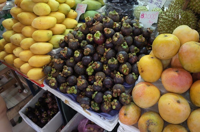 different fresh fruits found in Vietnam