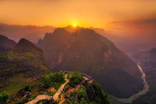 the sun sets in Vietnam