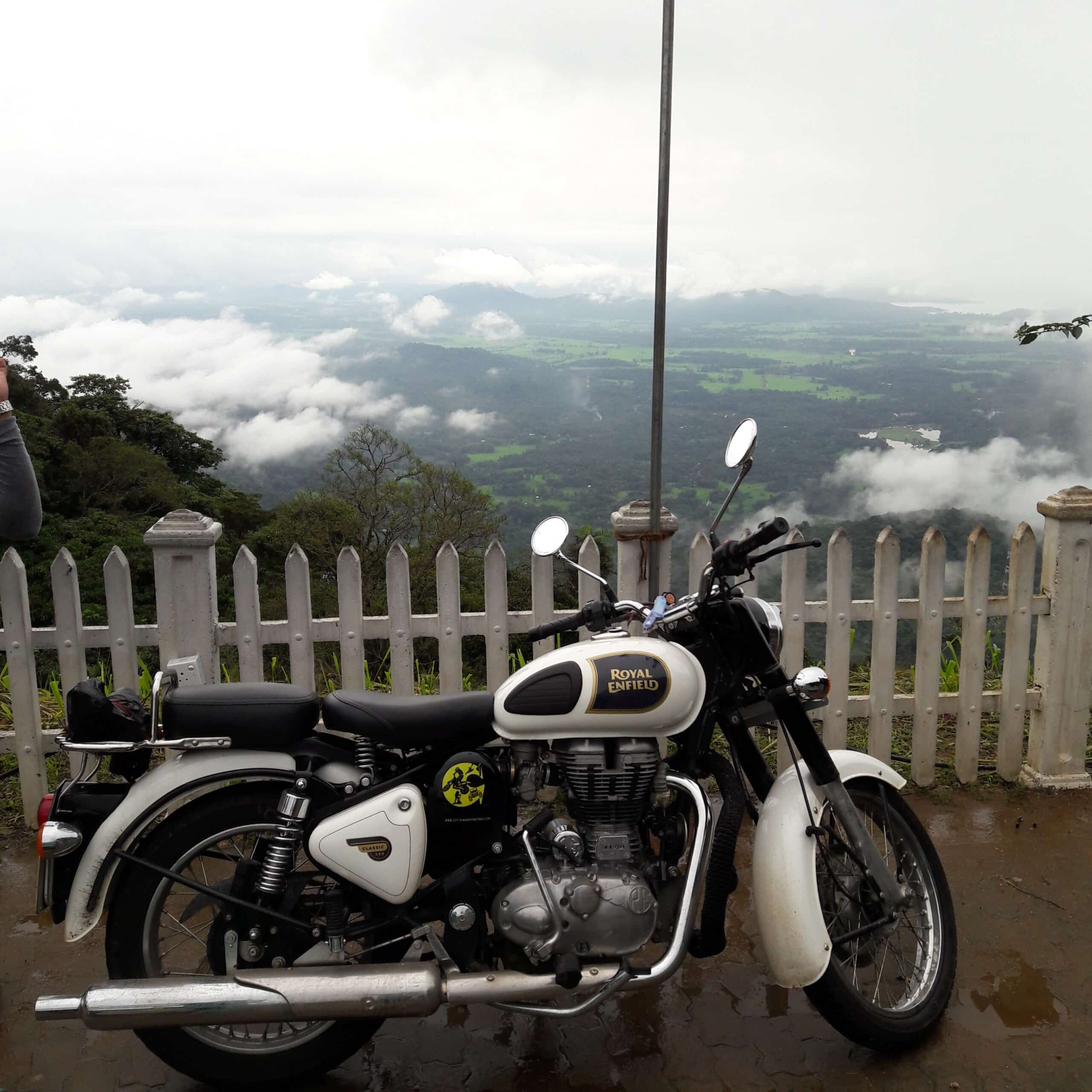 Beautiful mountain roads for a motorcycle trip in Sri Lanka
